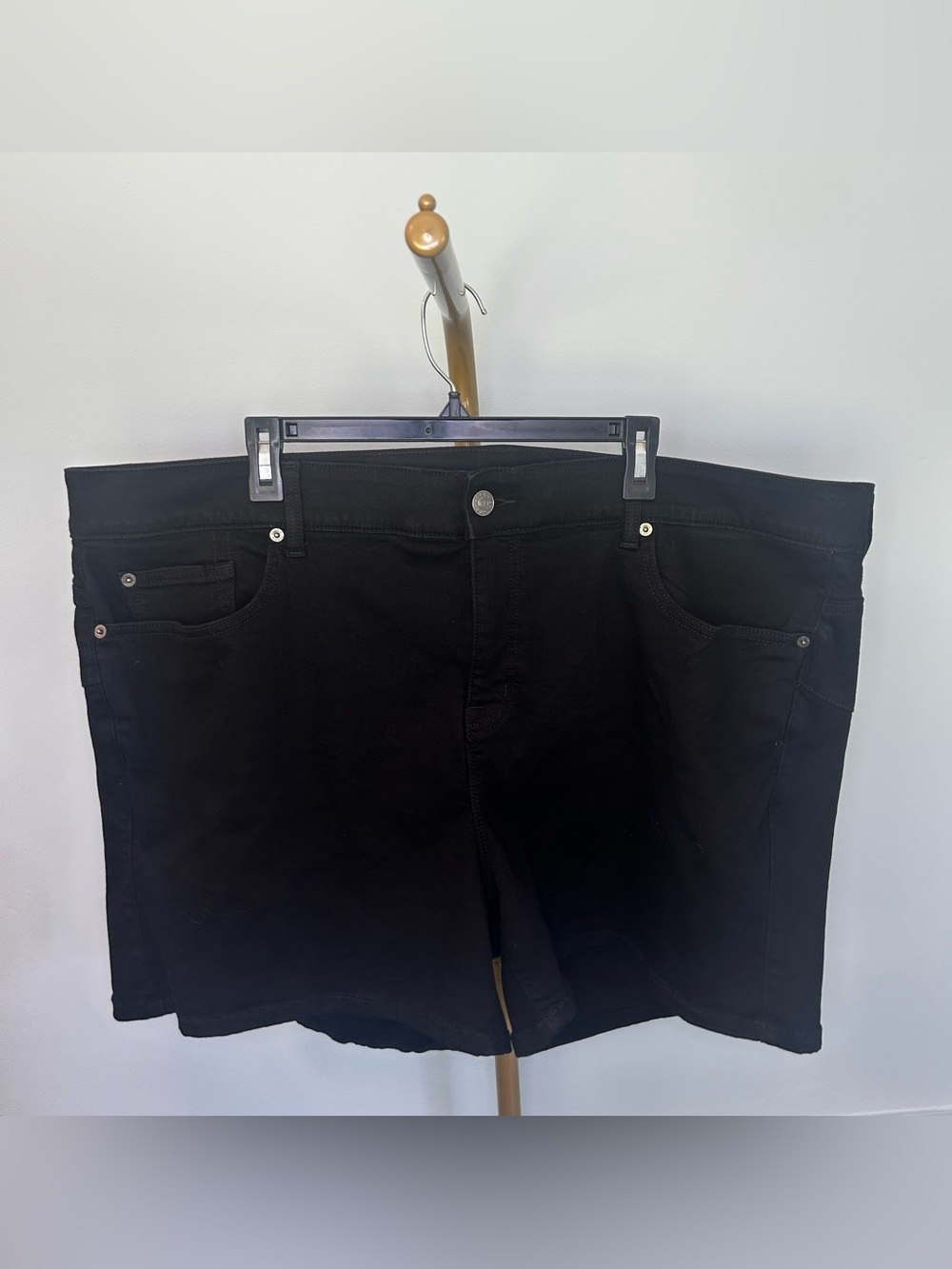 Torrid Black Bombshell 5” Premium Stretch Shorts Size 26
